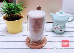 Illustration of how to make black corn rose milk drink 12