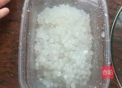 Illustration of how to make sago milk tea 3