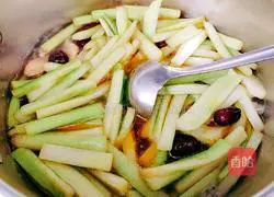 Illustration of how to make braised chicken with cattail sprouts 12