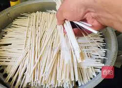 Illustration of how to make steamed noodles 1