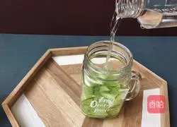 Refreshing cucumber water in summer? Illustration of how to make this beautiful summer-relieving and thirst-quenching magical water 9