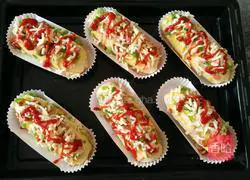 Illustration of how to make seaweed and meat floss bread 21