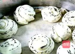 Illustration of how to make black sesame rolls 7