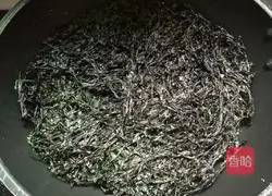 Illustration of how to make seaweed and egg soup 2