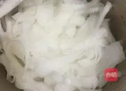 Illustration of how to make meat dumplings stuffed with radish, chives and onions 3