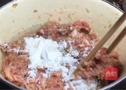 Illustration of how to make rice dumplings with vegetables and eggs 2