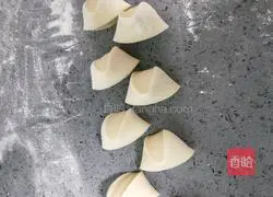 Illustration of how to make yam and bean paste buns 14