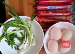 Illustration of how to make ham and eggs 1