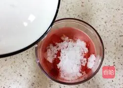 Illustration of how to make tomato juice for detoxification and beauty 4