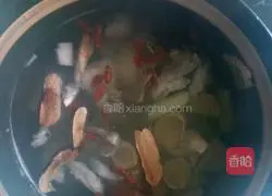 Illustration of how to make lamb chops and yam soup 10