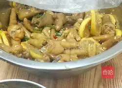 Illustration of Internet celebrity lemon chicken feet 23