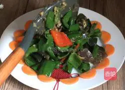 Illustration of how to make stir-fried green peppers with preserved eggs 10