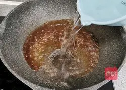 Illustration of how to make Longxu Noodles in sour soup 9