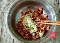 Illustration of how to make shredded radish meatball soup 3