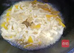 Pumpkin Soup Noodles - Magic Flour Recipe Illustration 13