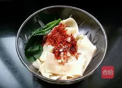 Illustration of how to make noodles with oil splash 9