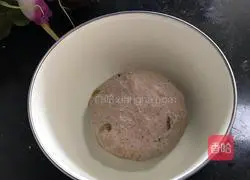 Illustration of how to make raisin rye bread 6