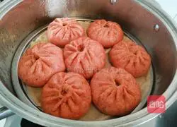 Illustration of how to make pork buns with distiller's grains 7