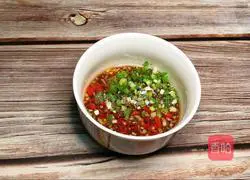 Illustration of making cold noodles with shredded chicken 8