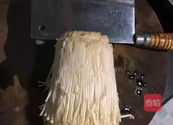 Illustration of how to make cold chicken breast and enoki mushrooms 4