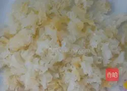 Illustration of how to make rock sugar, white fungus and snow pear soup 3