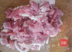 Illustration of how to make beans and pork noodles 1