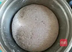 Illustration of how to make pure handmade black sesame steamed buns 5