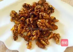 Illustration of how to make amber walnut kernels 5