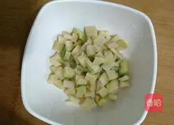 Illustration of how to make spicy diced radish 3