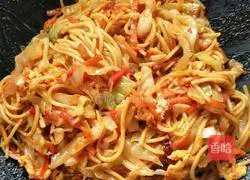 Illustration of how to make cabbage and carrot stir-fried noodles 6