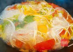 Illustration of how to make fresh vegetable and egg noodles 7