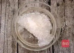 Illustration of how to make lotus seed lily tremella sugar water 2