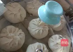 Illustration of making steamed buns with cabbage, egg and vermicelli filling 21