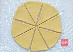 Illustration of how to make pumpkin croissants 9