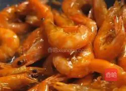 Illustration of how to make rich ingot fried shrimp 8