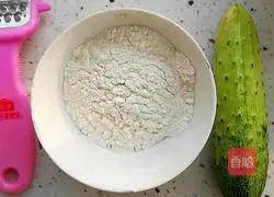 Illustration of how to make cucumber egg pancake 1