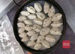 Illustration of how to make fried buns with leek, egg and vermicelli 12