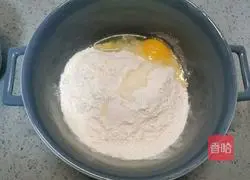 Illustration of how to make cucumber pancakes 3