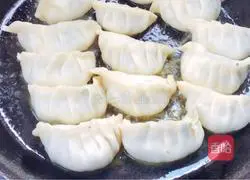 Illustration of how to make fried chicken dumplings with sesame oil 14