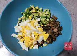 Illustration of how to make black whole wheat steamed buns 18