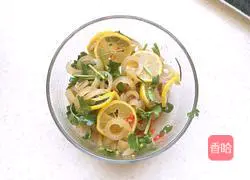 Illustration of how to mix lemon with pork rinds 13