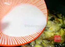 Illustration of how to make hot and sour soup to repel cold and warm the stomach 7