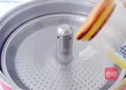 Illustration of making steak-covered pasta 3