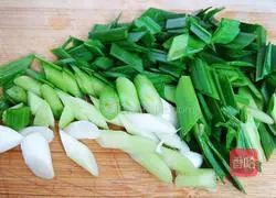 Illustration of how to make shredded mixed vegetables and pork for treating loss of appetite 2