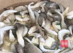 Illustration of how to make fish soup with mushrooms and tofu 10