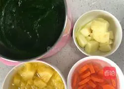 Illustration of how to make spinach fruit and vegetable waffles 1