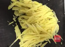 Illustration of how to make shredded potato soup 1