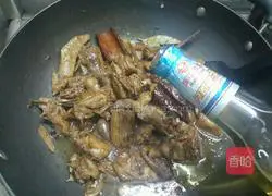 Illustration of how to make beer duck 8