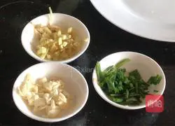 Illustration of how to make stir-fried chicken with king oyster mushroom 4