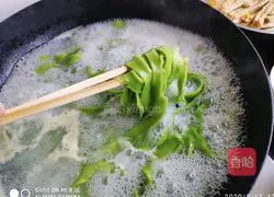 Illustration of how to make spinach noodles with mushroom and egg sauce 10